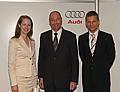 Staatssekretär im Ministerium des Innern des Landes Brandenburg (Mitte) mit den Geschäftsführern der CC WellCom GmbH Claudia Alexandrow-Armann (links) und Holger Abeln. Foto: Auto-Reporter/Audi